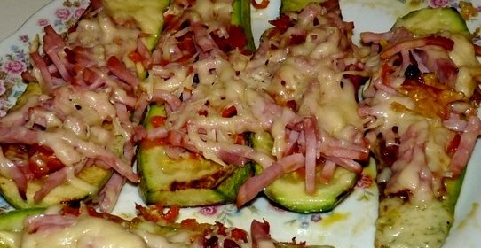 Кабачки с ветчиной и сыром
