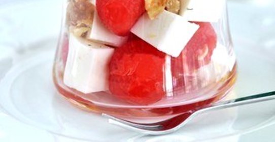 Салат из арбуза и брынзы