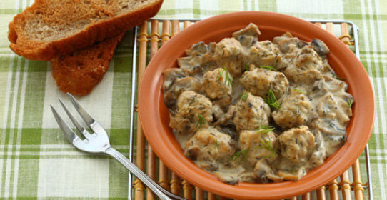 Тефтели из индейки в грибном соусе