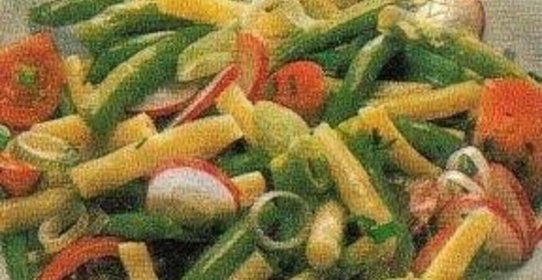 Пестрый салат с редисом