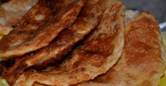 Чебуреки с сырно-колбасной начинкой