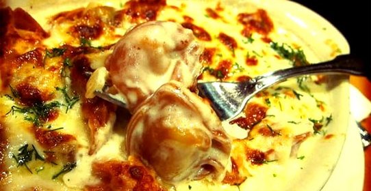 Пельмени в духовке под соусом