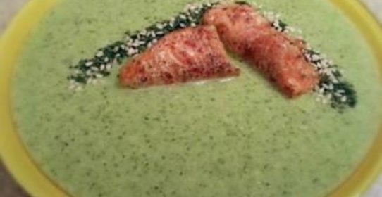 Крем-суп из брокколи с форелью