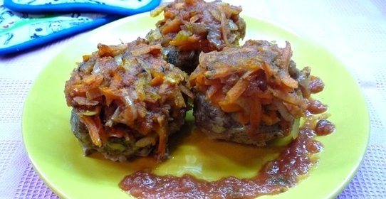 Биточки под соусом