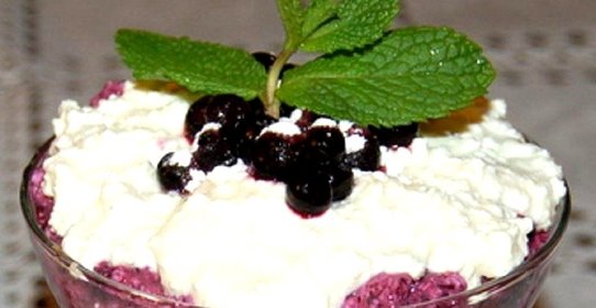 Творожный десерт с черникой
