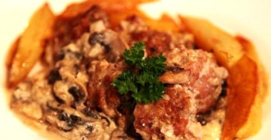 Тефтели в грибном соусе