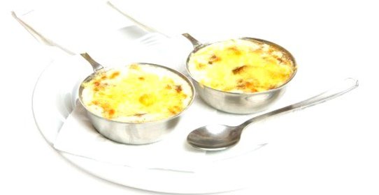 Жюльен из кальмаров с луком и грибами