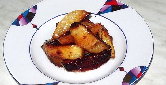 Мясо с жаренной айвой