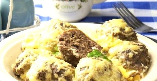 Куриные биточки с сыром