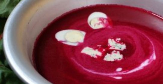 Холодный свекольный крем-суп с горгонзолой
