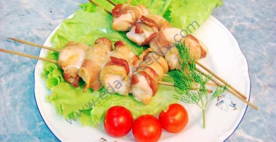 Куриный шашлык в беконе