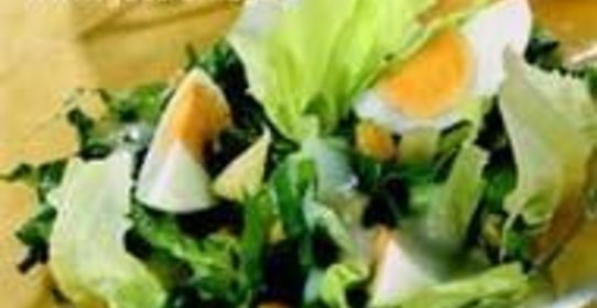 Салат со шпинатом и кукурузой