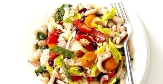 Салат с консервированными тунцом и фасолью