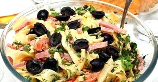 Итальянский салат с сыром и макаронами