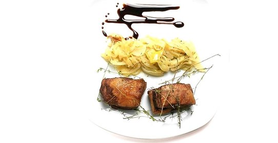 Копченые свиные ребра с уксусным луком
