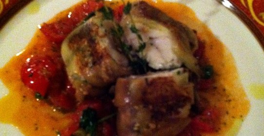 Сибас в баклажанах с томатным соусом