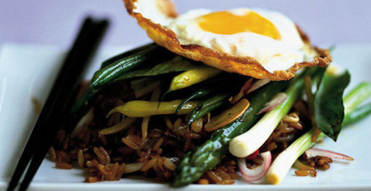 Нази-горенг с глазуньей