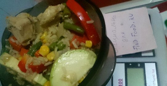 Диетические овощи с курицей и рисом