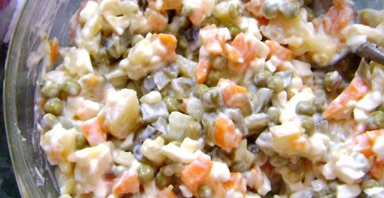 Салат из кальмаров с картофелем и морковью