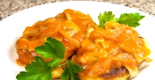 Картофельные котлеты с грибным соусом