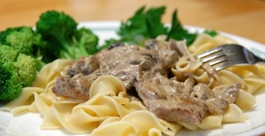 Телятина в сметанном соусе