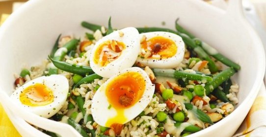 Бурый рис с фасолью и яйцом