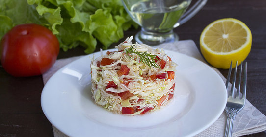 Салат с капустой и помидорами