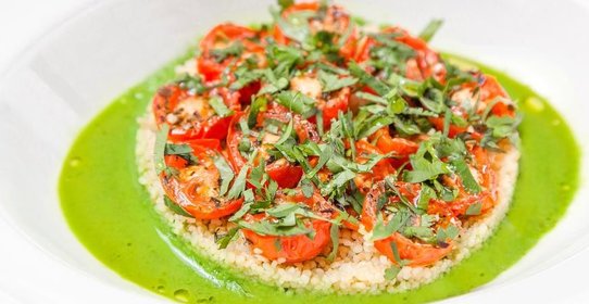 Теплый кускус с кремом из зеленой фасоли