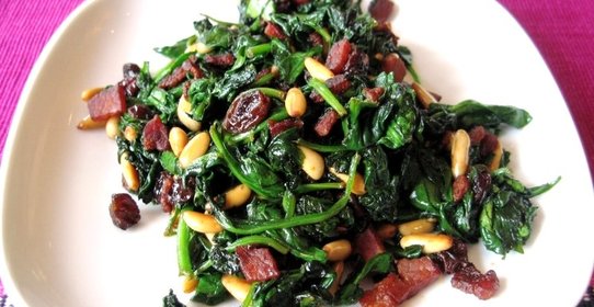 Шпинат с изюмом