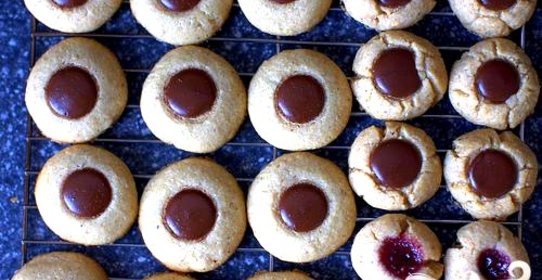 Печенье с шоколадом и лесными орехами