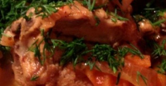 Кролик, тушеный с овощами и паприкой