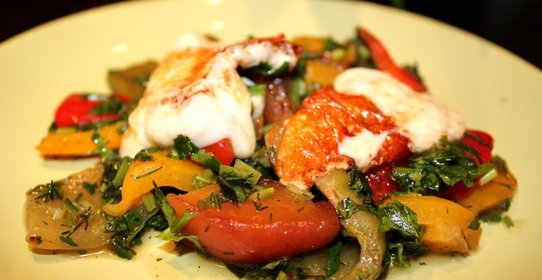 Салат из перцев и персиков по рецепту Айзека Кореаса