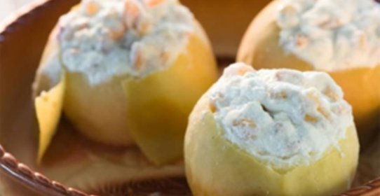 Яблоки, фаршированные творогом и изюмом в мультиварке