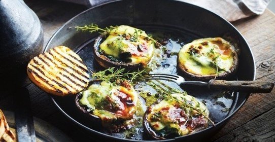 Запеченные грибы с сыром и шпинатом