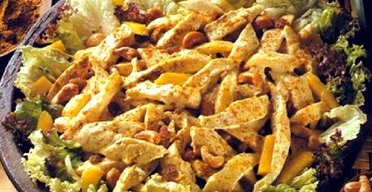 Куриный салат с манго