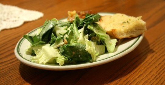 Зеленый салат с винегретом из пармезана