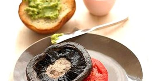 Бургеры с грибами и соусом из авокадо