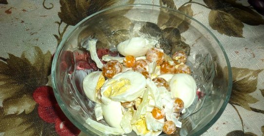 Салат из перепелиных яиц и помидоров черри