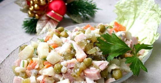 Салат Оливье с копченой курицей