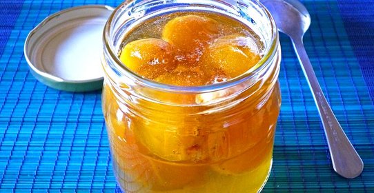 Варенье из абрикосов с ядрышками