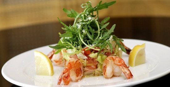 Салат с авокадо и семгой