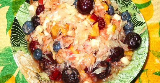 Фруктово - ягодный салат с помело