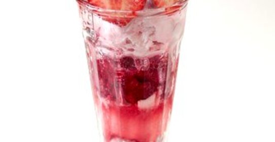 Санди с клубникой и малиной