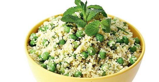 Салат из зеленого горошка с мятой и кускусом
