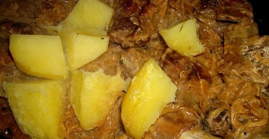 Тушеные говяжьи ребрышки с картошкой