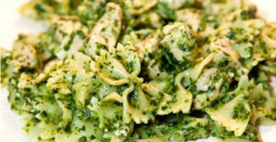 Фарфалле с курицей и шпинатом