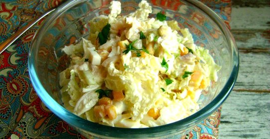 Салат с треской и пекинской капустой