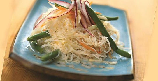 Салат из рисовой лапши