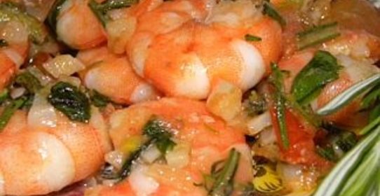 Жареные креветки с черри