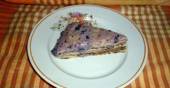 Блинный торт с чернично-шоколадным кремом